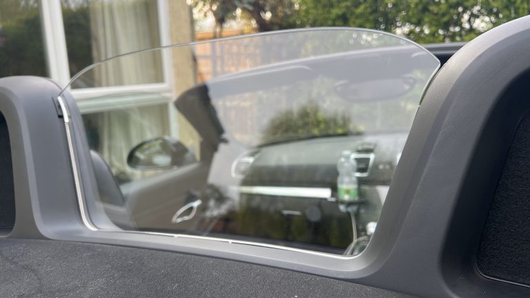 Clear wind deflector fitted to a Porsche Boxster 718